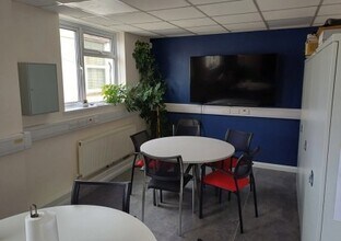 Queensway, Enfield to rent Interior Photo- Image 1 of 2