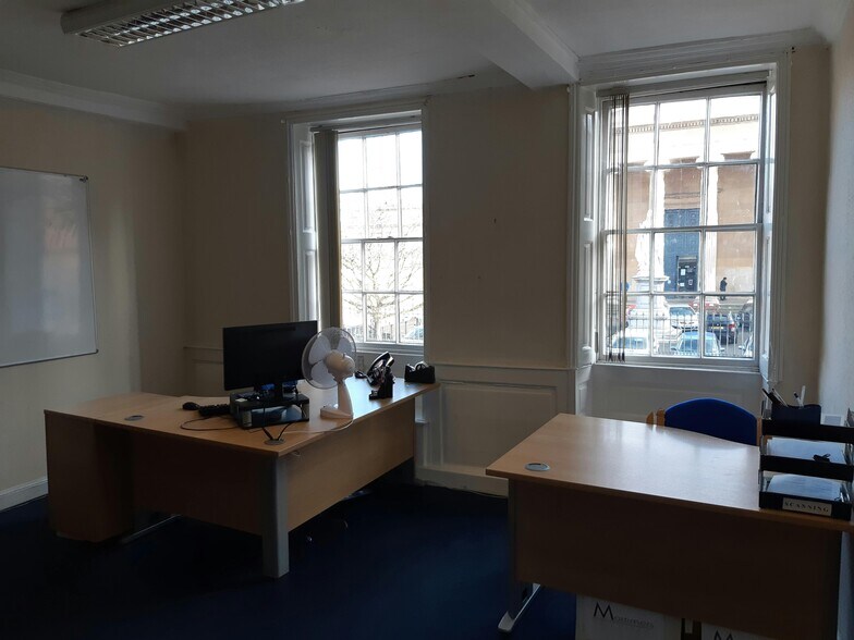 Foregate St, Worcester to rent - Building Photo - Image 3 of 12