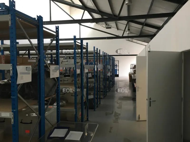 Light Industrial in Saint-Denis to rent Interior Photo- Image 1 of 4
