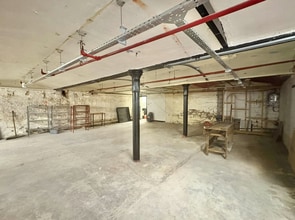 Osborne St, Oldham to rent Interior Photo- Image 2 of 2