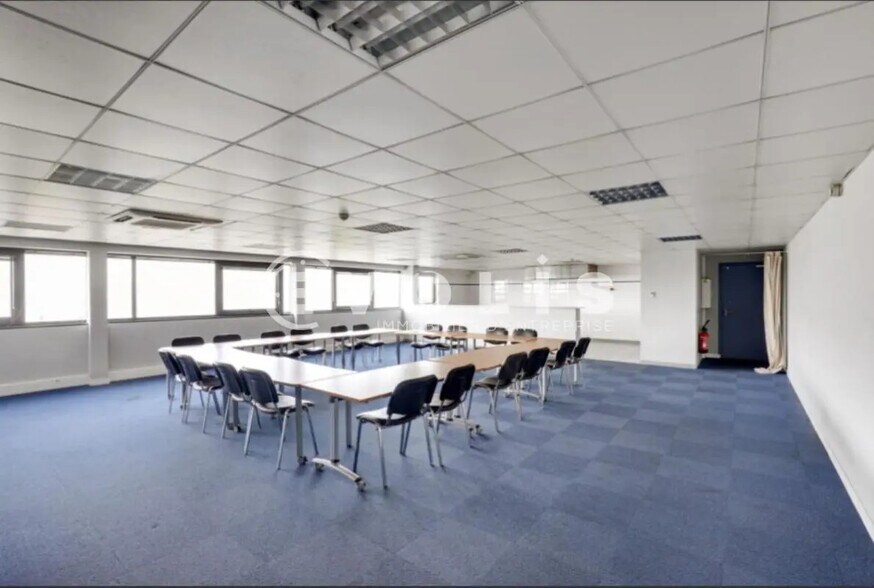 29 Rue Héléne Boucher, Chilly-Mazarin to rent - Interior Photo - Image 3 of 9