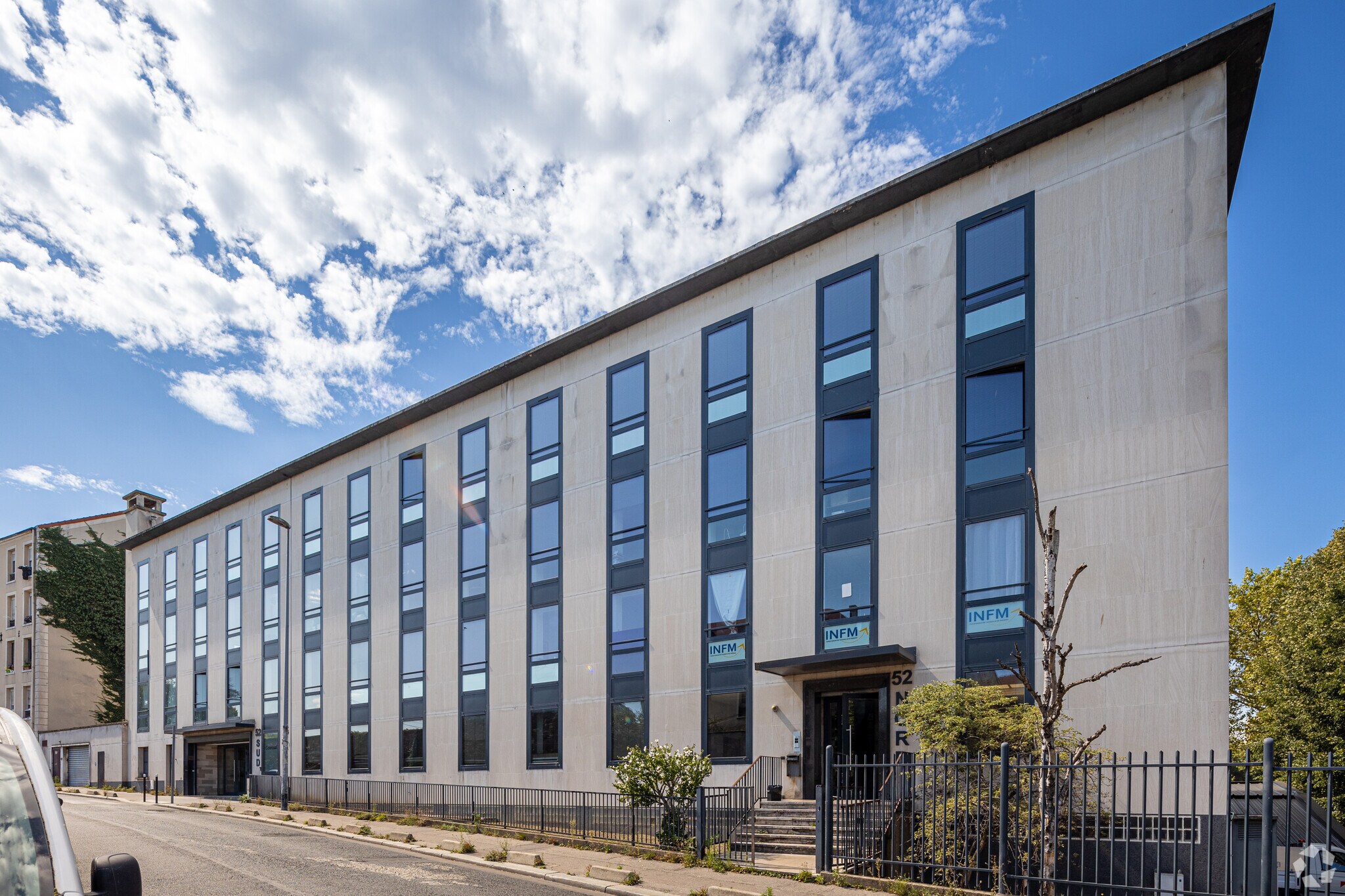 Light Industrial in Saint-Denis to rent Building Photo- Image 1 of 5
