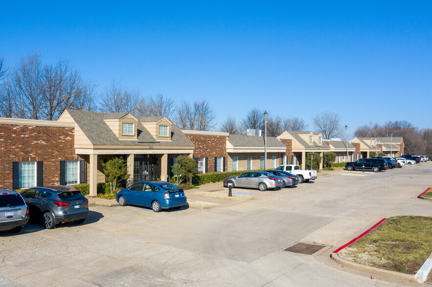 2502-2532 E 71st St, Tulsa, OK for rent - Building Photo - Image 1 of 16