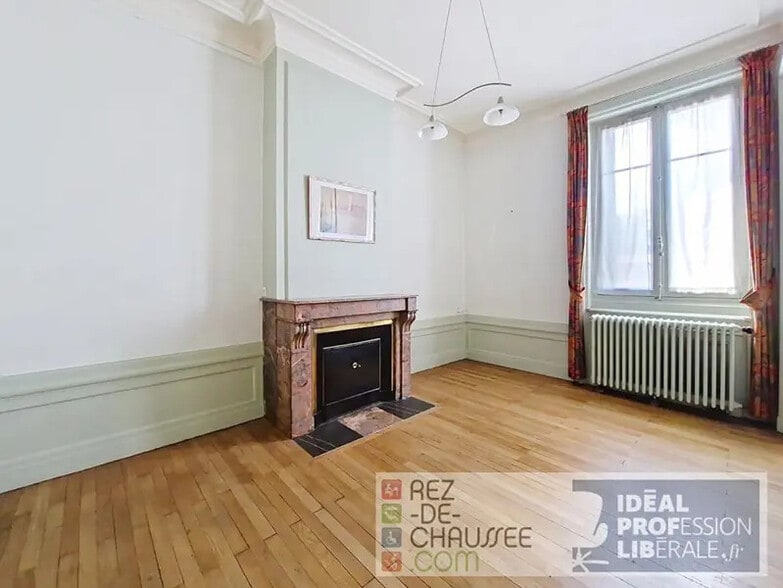 Office in Lyon for sale - Interior Photo - Image 2 of 6