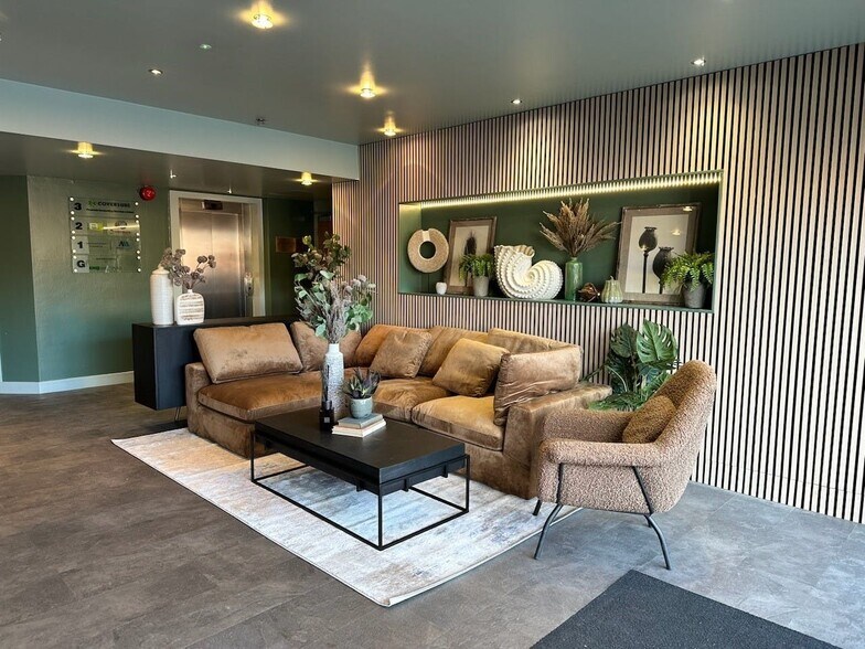 56 Warwick Rd, Solihull to rent - Building Photo - Image 2 of 15