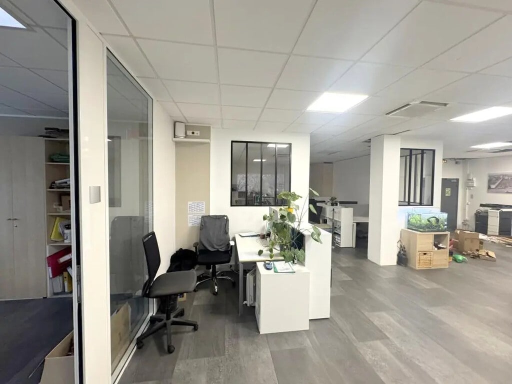 Vente Bureaux 404 m² - Photo 1
