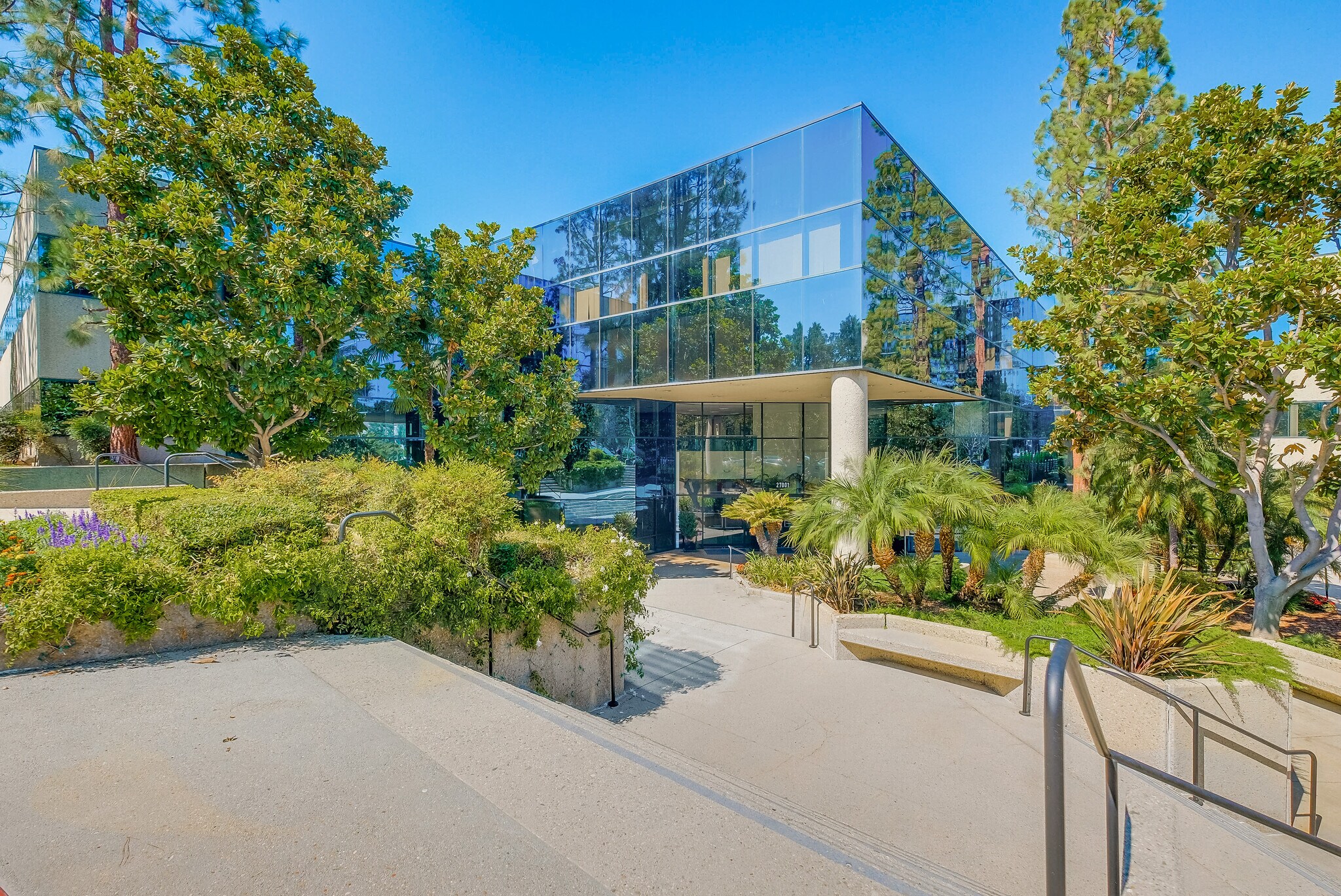 27001 Agoura Rd, Calabasas, CA to rent Building Photo- Image 1 of 10