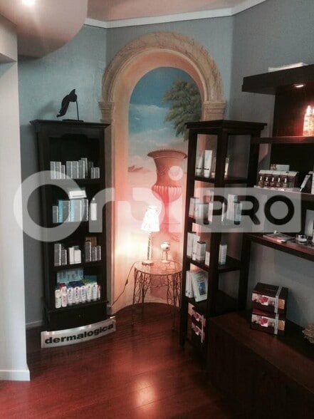 Retail in Gif-sur-Yvette for sale - Interior Photo - Image 2 of 6