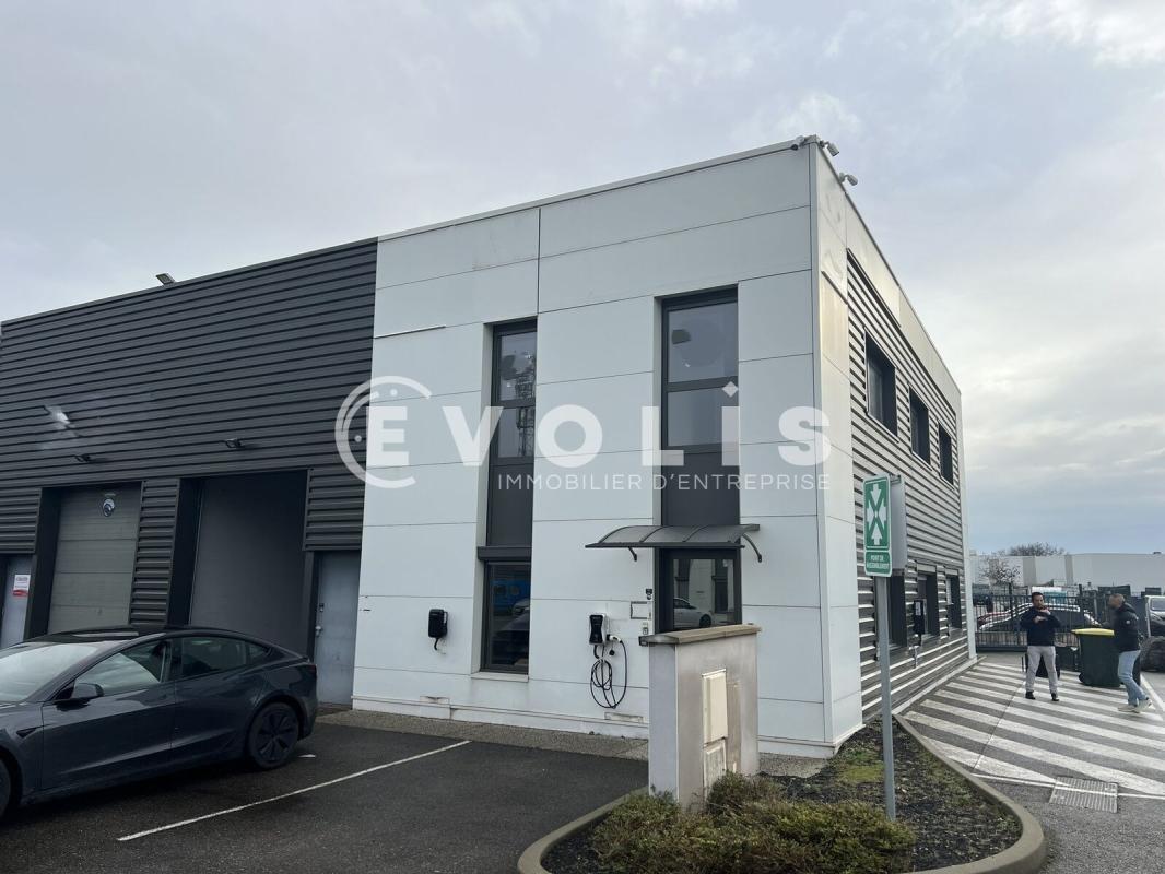 Rue Jacquard, Chassieu to rent Building Photo- Image 1 of 11