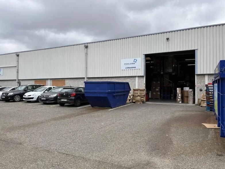 Light Industrial in Chassieu to rent - Building Photo - Image 2 of 12