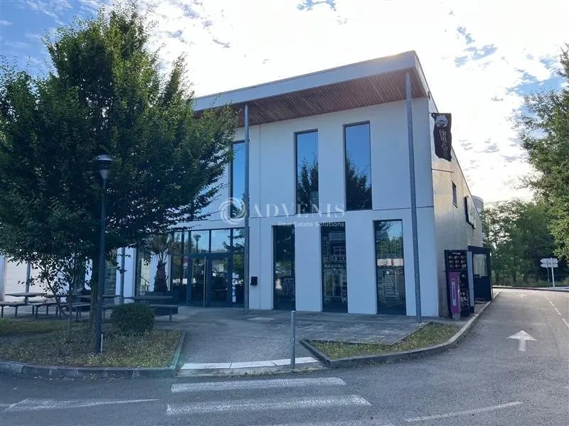 Location Commerce 500 m² - Photo 1