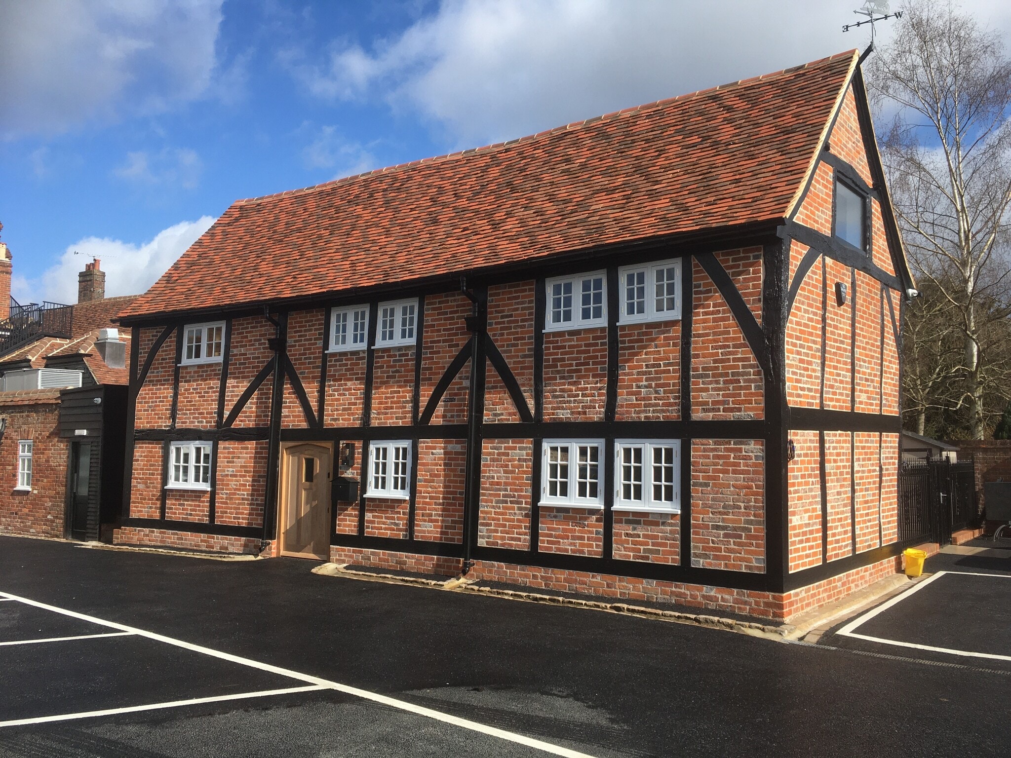 12b The Broadway, Amersham to rent Building Photo- Image 1 of 7