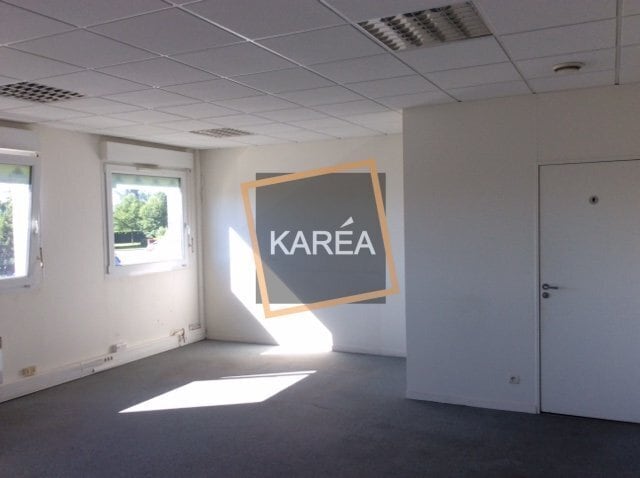 Office in Magny-le-Hongre to rent Building Photo- Image 1 of 6