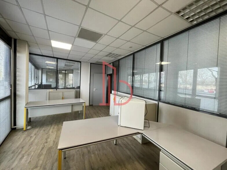 Office in Bordeaux to rent - Interior Photo - Image 2 of 5