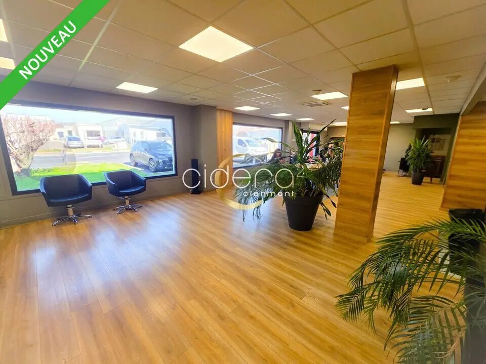 Location Commerce 150 m² - Photo 1
