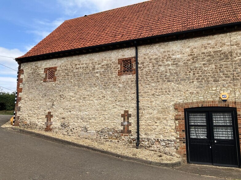 Abbey Rd, Kings Lynn to rent - Building Photo - Image 3 of 7