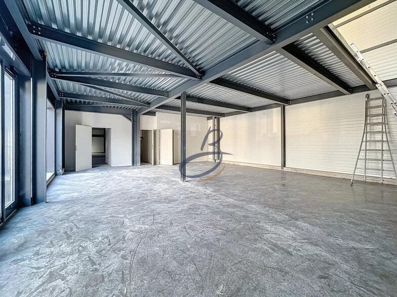 4 Impasse Marie-Louise Lantelme, Bourgoin-Jallieu to rent - Interior Photo - Image 2 of 7
