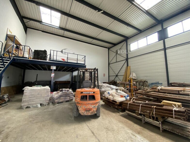 Light Industrial in Viry-Châtillon to rent - Interior Photo - Image 2 of 4