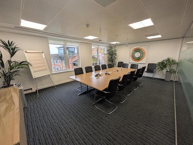 195-205 High St, Guildford to rent - Building Photo - Image 3 of 8