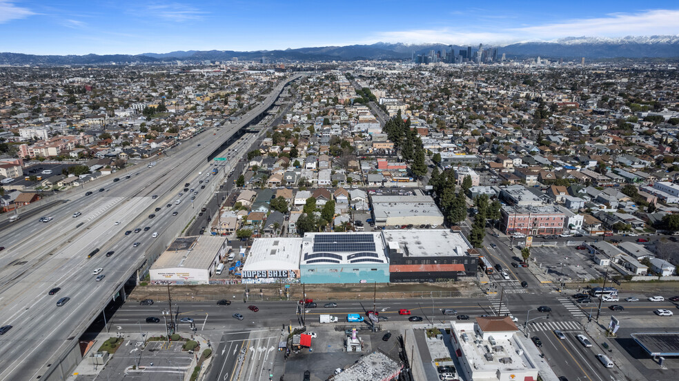 326-330 W 58th St, Los Angeles, CA for rent - Building Photo - Image 3 of 9