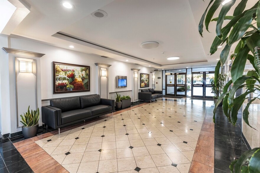 5750 Major Blvd, Orlando, FL to rent - Building Photo - Image 3 of 10