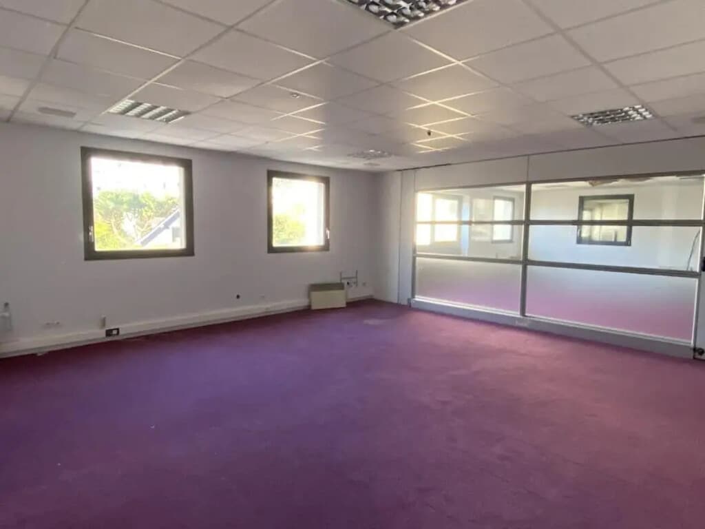 Location Bureaux 220 m² - Photo 1