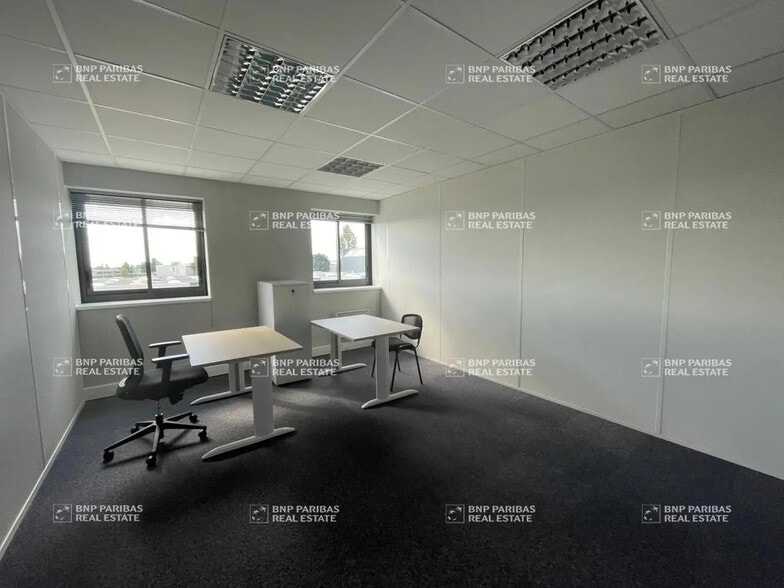 1 Rue Charles Lindbergh, Bouguenais to rent - Interior Photo - Image 3 of 20