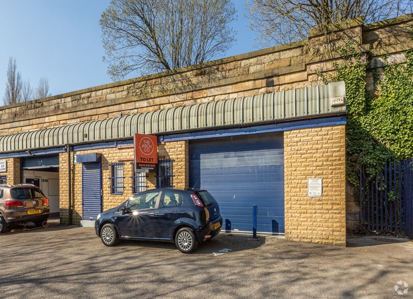 Waterloo Rd, Stalybridge to rent - Building Photo - Image 2 of 3