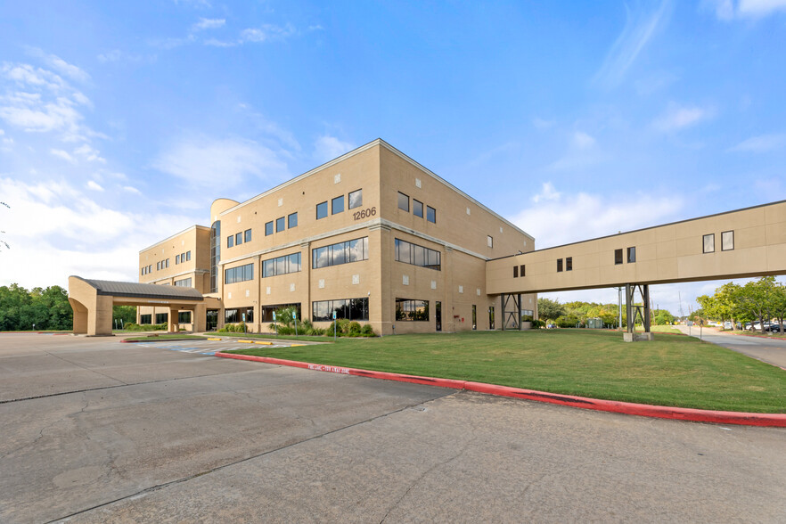 12606 W Houston Center Blvd, Houston, TX for rent - Building Photo - Image 1 of 4