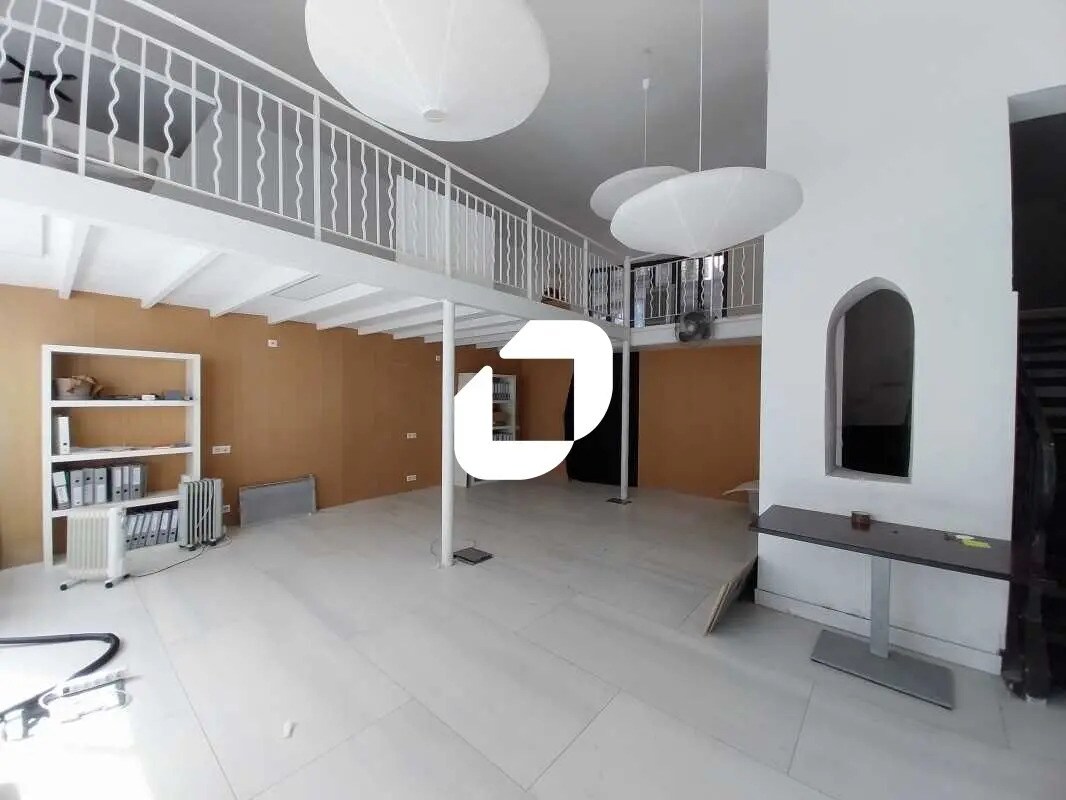 Retail in Bordeaux for sale Interior Photo- Image 1 of 8