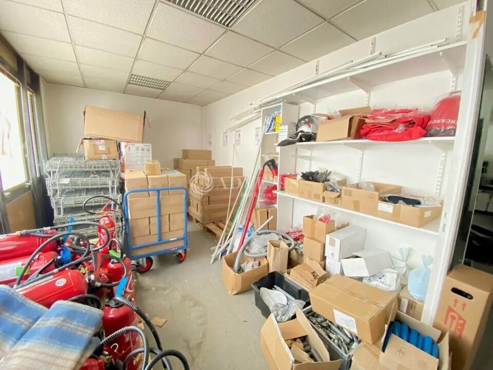 Office in Croissy-Beaubourg for sale Interior Photo- Image 1 of 6