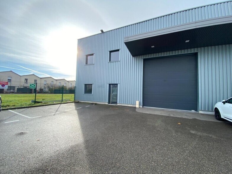 Light Industrial in Saint-Priest to rent - Building Photo - Image 1 of 9