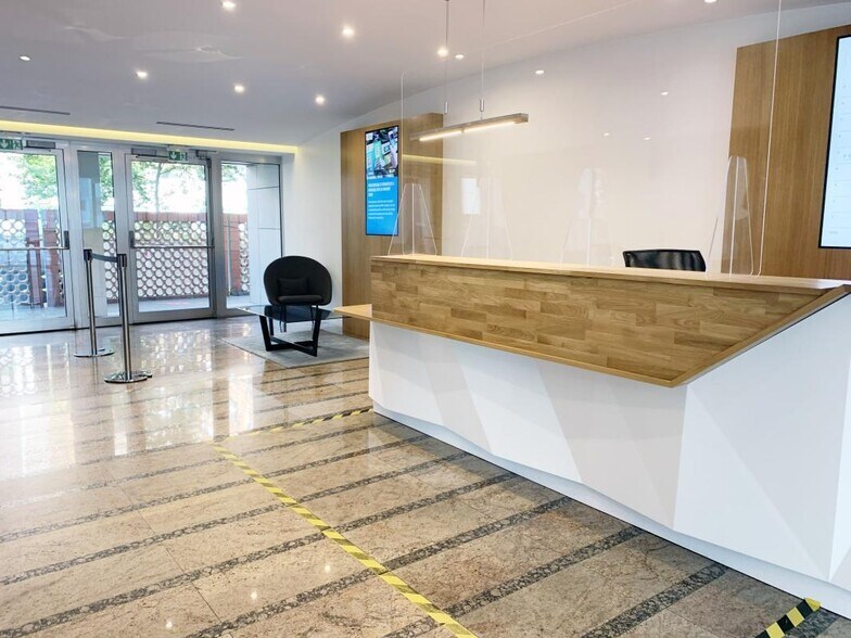 65 Rue Des Trois Fontanot, Nanterre to rent - Lobby - Image 2 of 5
