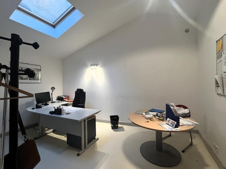 Office in Marseille to rent - Interior Photo - Image 3 of 9
