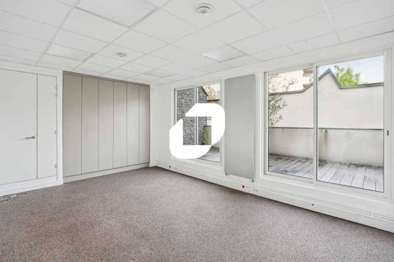 Office in Montrouge to rent Interior Photo- Image 1 of 17