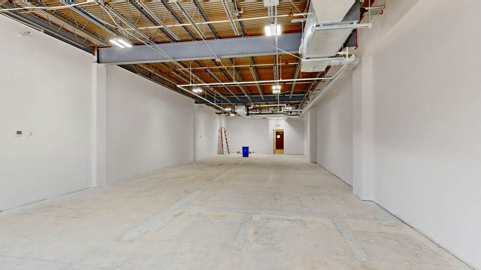 6677-6683 Delmar Blvd, University City, MO to rent - Matterport 3D Scan - Image 2 of 12