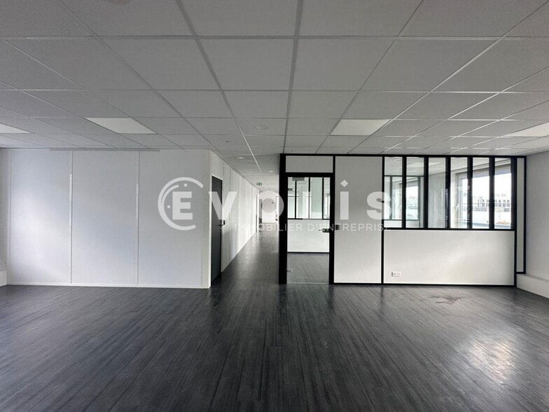 6-10 Rue Chevreul, Suresnes for sale - Building Photo - Image 2 of 44