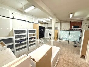 Retail in Madrid, Madrid to rent Interior Photo- Image 1 of 10