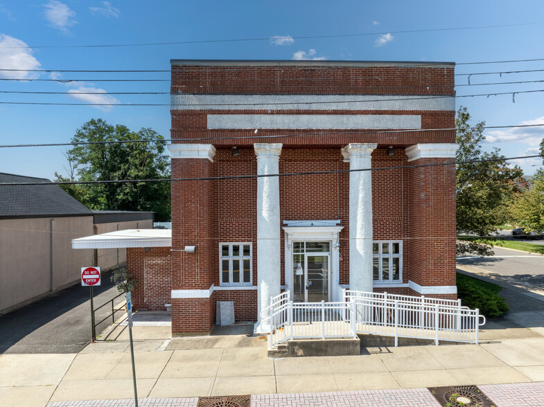 36 W Railroad Ave, Jamesburg, NJ for rent - Building Photo - Image 1 of 14