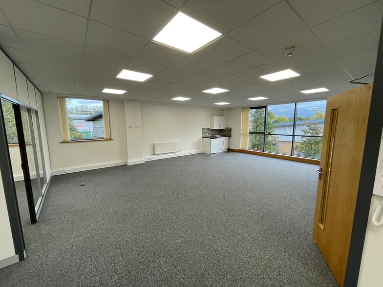 Stanley Matthews Way, Stoke On Trent to rent - Interior Photo - Image 2 of 14