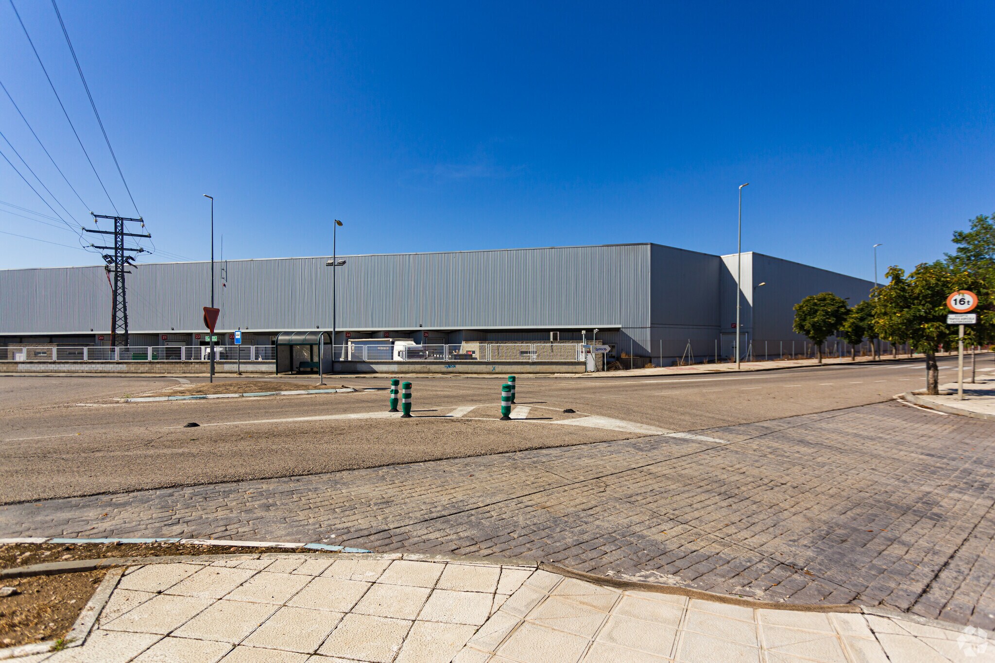 Industrial in Alovera, Guadalajara to rent Primary Photo- Image 1 of 5