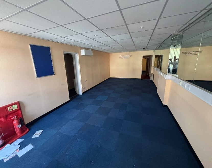 59-61 Nutfield Rd, Merstham to rent Interior Photo- Image 1 of 3