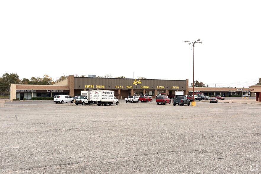 1811-1821 S Aspen Ave, Broken Arrow, OK for rent - Building Photo - Image 1 of 7