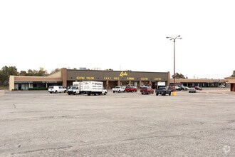 1811-1821 S Aspen Ave, Broken Arrow, OK for rent Building Photo- Image 1 of 8