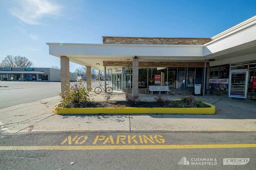 7100 Columbia Rd, Cleveland, OH for rent - Building Photo - Image 2 of 5