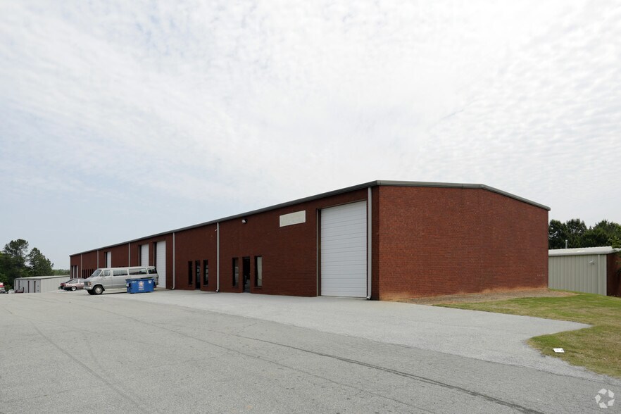 57 Pearl Industrial Ave, Hoschton, GA for rent - Building Photo - Image 1 of 3