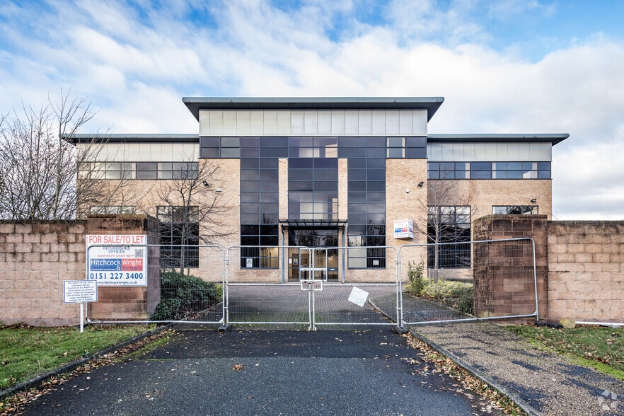 Hurricane Dr, Liverpool to rent - Building Photo - Image 3 of 3