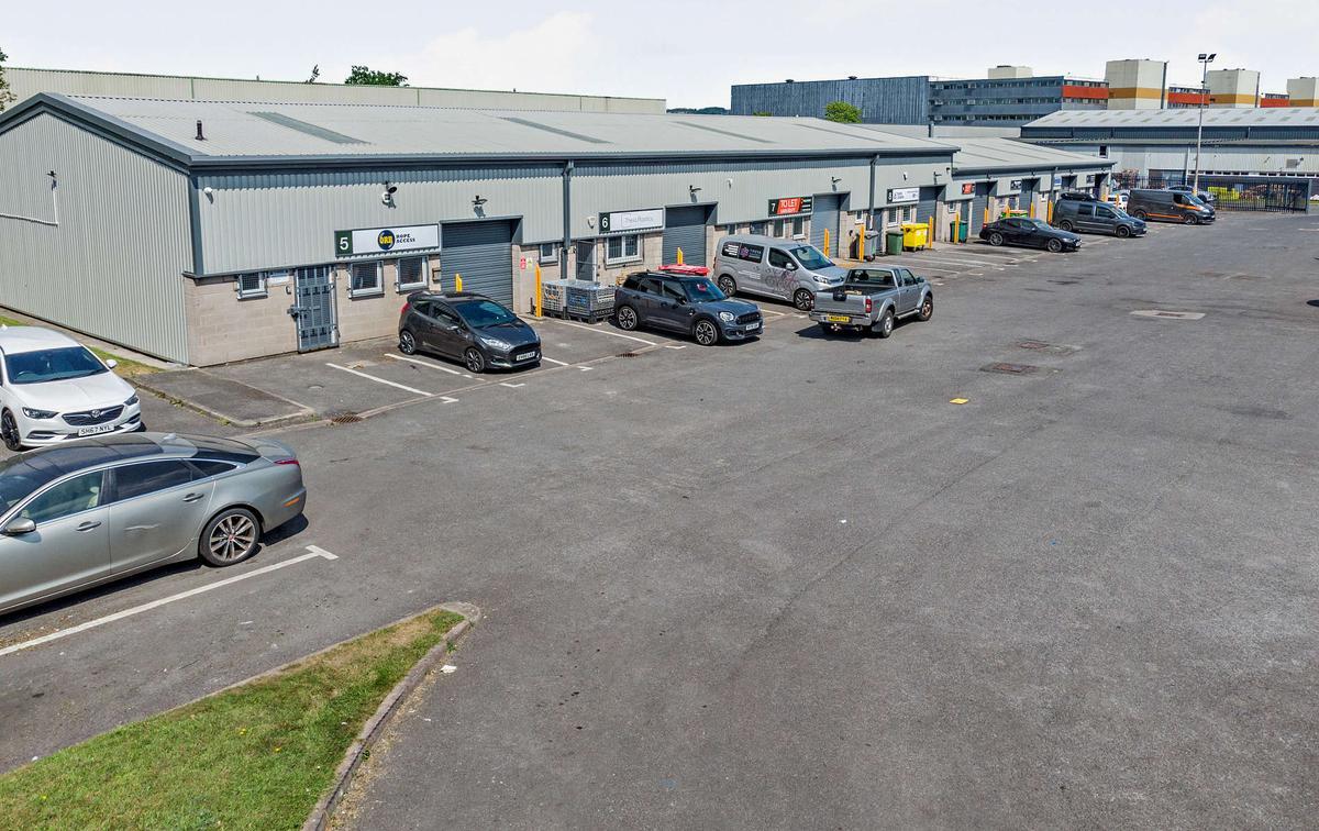 Croftwood Sq, Wigan to rent Building Photo- Image 1 of 3