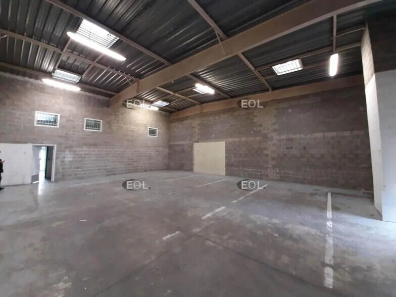 Industrial in Orly to rent - Interior Photo - Image 2 of 6