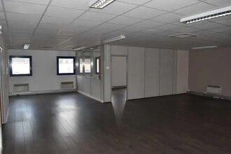 Office in Villeurbanne to rent Building Photo- Image 2 of 5